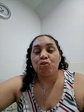 Snapshot of MirandaSoto chatting on 05/04/26, 03:35 MirandaSoto online show from 05/04/26, 03:35