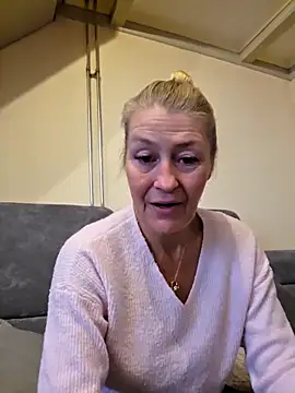 Snapshot of lisalustjouw chatting on 11/20/25, 10:15 lisalustjouw online show from 11/20/25, 10:15