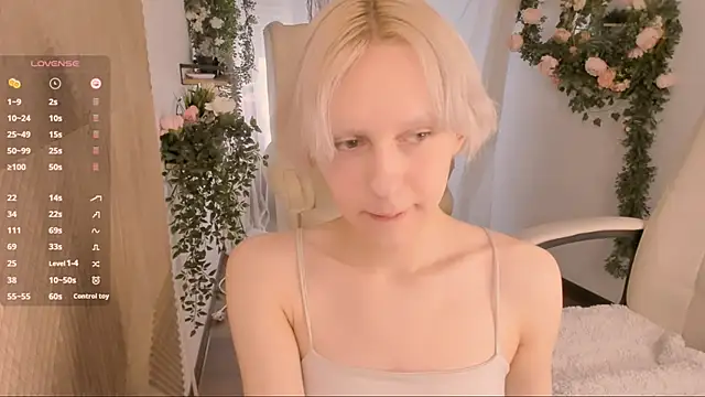 Snapshot of edward_holy chatting on 11/08/25, 03:23 edward holy online show from 11/08/25, 03:23