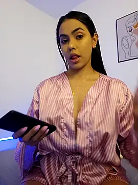 Snapshot of VictoriaEvaans_ chatting on 10/08/25, 10:40 VictoriaEvaans online show from 10/08/25, 10:40