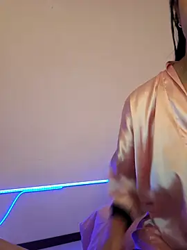 VictoriaEvaans  online show from 11/25/25, 10:43