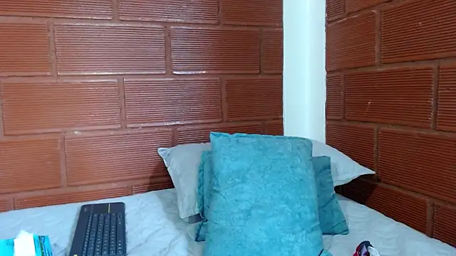 Snapshot of Priyalakshmi_ chatting on 01/29/25, 04:41 Priyalakshmi online show from 01/29/25, 04:41