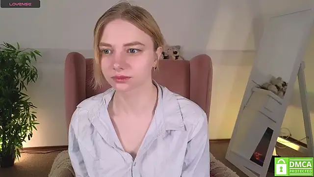 Snapshot of MirraBellanta chatting on 04/16/26, 10:01 MirraBellanta online show from 04/16/26, 10:01