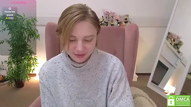 Snapshot of MirraBellanta chatting on 04/28/26, 11:32 MirraBellanta online show from 04/28/26, 11:32