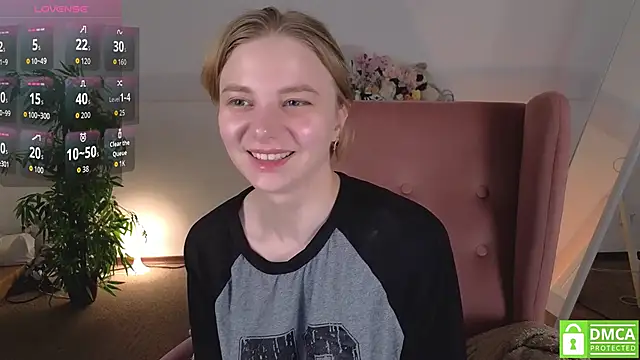 Snapshot of MirraBellanta chatting on 05/19/26, 01:56 MirraBellanta online show from 05/19/26, 01:56