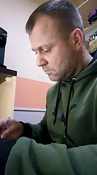 Snapshot of Crek666 chatting on 12/21/24, 01:32 Crek666 online show from 12/21/24, 01:32