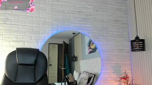 nicole  parker1 online show from 01/13/25, 12:24