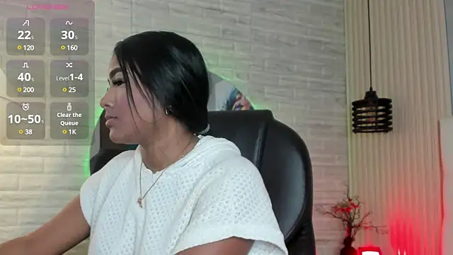 nicole  parker1 online show from 03/15/25, 12:13