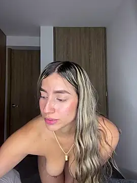 Snapshot of Issabela_G1 chatting on 01/02/25, 04:52 Issabela G1 online show from 01/02/25, 04:52