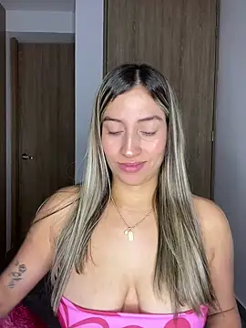 Snapshot of Issabela_G1 chatting on 01/28/25, 03:15 Issabela G1 online show from 01/28/25, 03:15