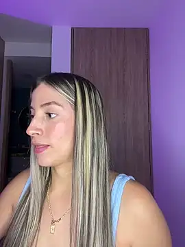 Snapshot of Issabela_G1 chatting on 02/01/25, 11:16 Issabela G1 online show from 02/01/25, 11:16