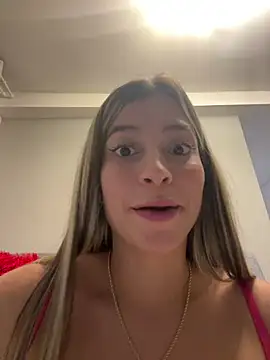 Snapshot of Issabela_G1 chatting on 02/02/25, 02:17 Issabela G1 online show from 02/02/25, 02:17