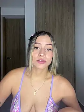 Snapshot of Issabela_G1 chatting on 02/13/25, 02:56 Issabela G1 online show from 02/13/25, 02:56