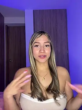 Snapshot of Issabela_G1 chatting on 03/07/25, 02:04 Issabela G1 online show from 03/07/25, 02:04