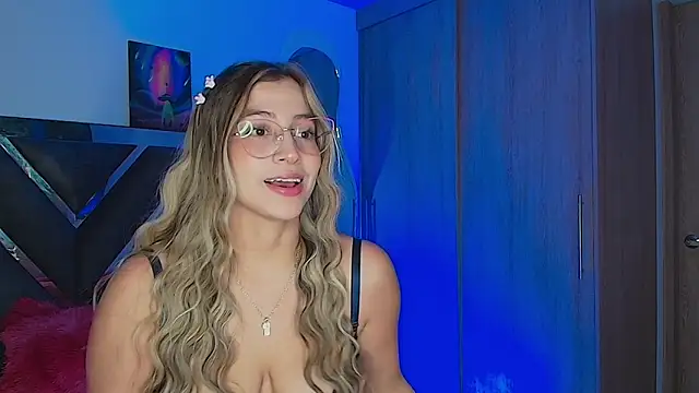 Issabela G1 online show from 11/30/25, 12:47