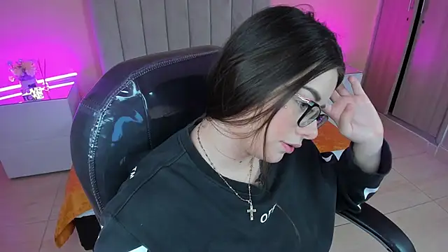 Charlotte Olsen  online show from 04/30/26, 08:57