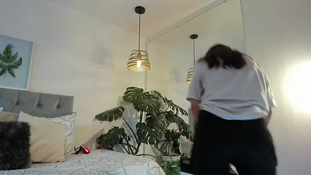 Nami sunny online show from 11/19/25, 06:41