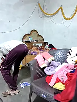 Snapshot of Lily_Baby_ chatting on 12/21/25, 06:20 Lily Baby online show from 12/21/25, 06:20