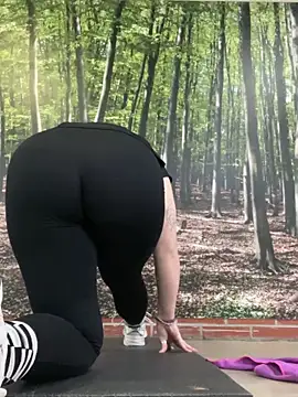 Snapshot of lululoverose chatting on 03/08/26, 05:50 lululoverose online show from 03/08/26, 05:50