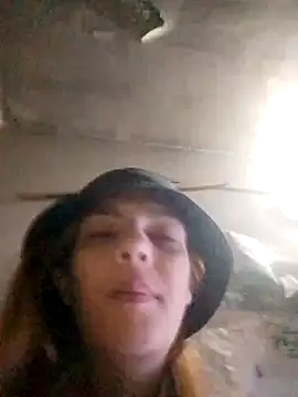 Snapshot of spacegirlll chatting on 12/22/24, 02:38 spacegirlll online show from 12/22/24, 02:38