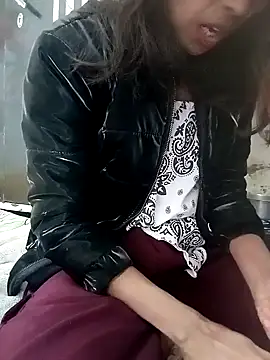 zoya khan25 online show from 12/16/24, 07:48