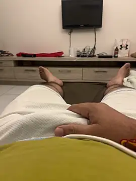 Snapshot of Your_daddy_544 chatting on 10/05/25, 09:13 Your daddy 544 online show from 10/05/25, 09:13