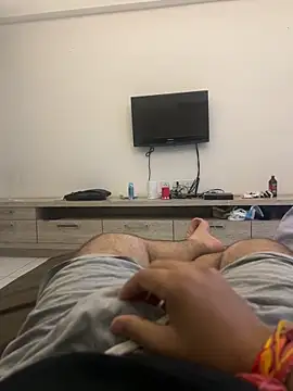 Snapshot of Your_daddy_544 chatting on 10/17/25, 08:00 Your daddy 544 online show from 10/17/25, 08:00