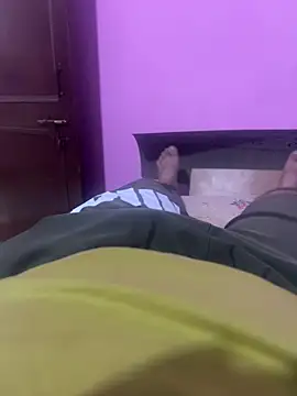 Snapshot of Your_daddy_544 chatting on 10/28/25, 01:03 Your daddy 544 online show from 10/28/25, 01:03