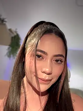 Snapshot of Aryrosee chatting on 11/22/25, 05:45 Aryrosee online show from 11/22/25, 05:45