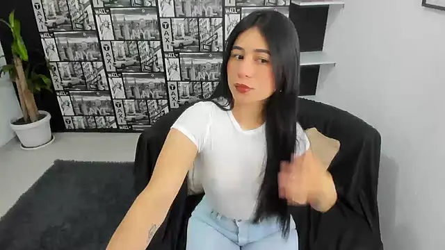 ChloeTurner  online show from 02/04/25, 11:27