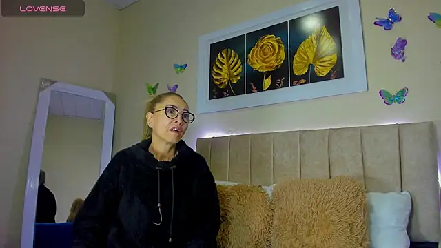 Snapshot of emagarcia chatting on 10/06/25, 01:19 emagarcia online show from 10/06/25, 01:19