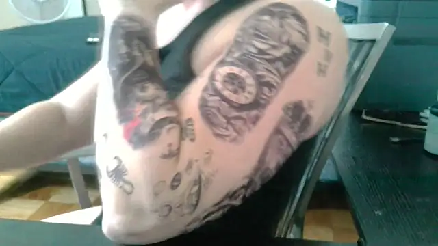 Aaron Rose25 online show from 12/14/25, 03:56