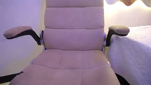 LAURA SMIITH online show from 03/21/25, 05:21