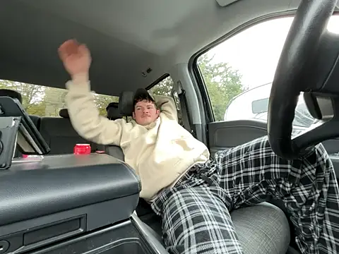 Snapshot of skittlez82 chatting on 10/18/25, 07:58 skittlez82 online show from 10/18/25, 07:58