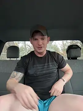 Snapshot of skittlez82 chatting on 11/11/25, 12:21 skittlez82 online show from 11/11/25, 12:21