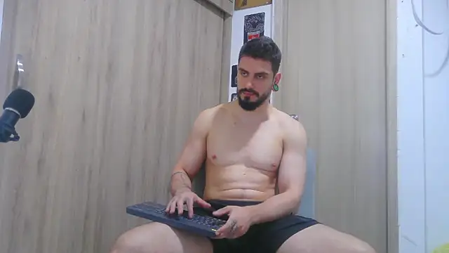 Aaron kwok28 online show from 11/14/25, 02:32