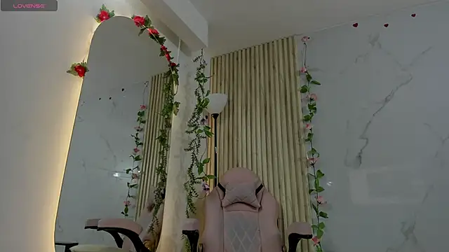 Aria montgomeri online show from 12/19/25, 01:40