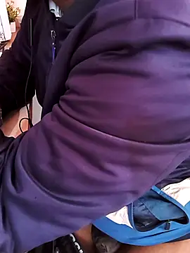 Snapshot of manoj_master chatting on 12/17/25, 09:26 manoj master online show from 12/17/25, 09:26