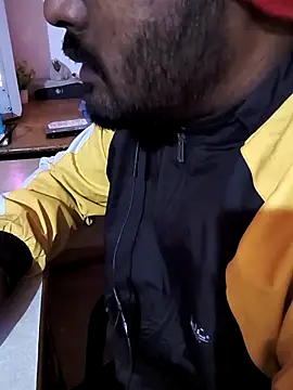 Snapshot of manoj_master chatting on 12/19/25, 04:36 manoj master online show from 12/19/25, 04:36