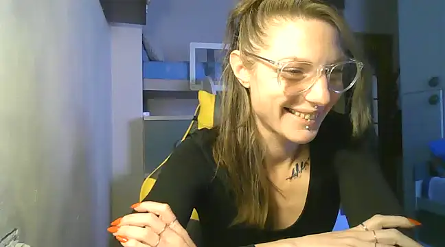 Snapshot of Feli_blue chatting on 12/04/24, 12:14 Feli blue online show from 12/04/24, 12:14