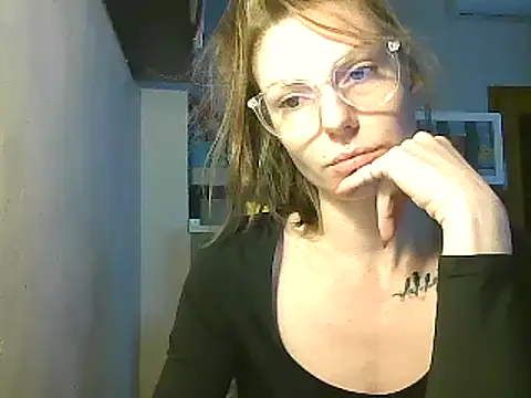 Snapshot of Feli_blue chatting on 12/13/24, 08:41 Feli blue online show from 12/13/24, 08:41