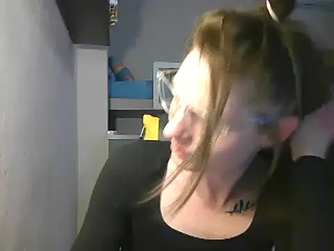 Snapshot of Feli_blue chatting on 01/08/25, 08:49 Feli blue online show from 01/08/25, 08:49