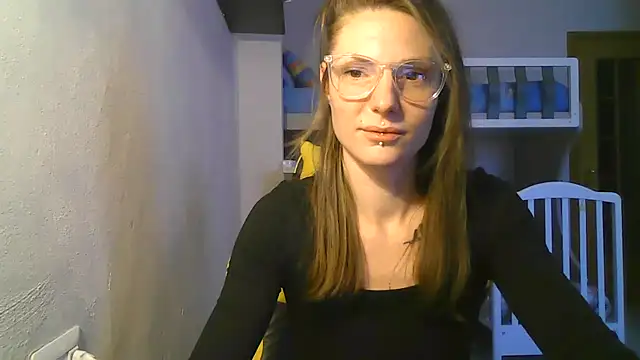 Snapshot of Feli_blue chatting on 01/08/25, 11:54 Feli blue online show from 01/08/25, 11:54