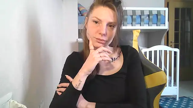 Snapshot of Feli_blue chatting on 01/10/25, 08:40 Feli blue online show from 01/10/25, 08:40