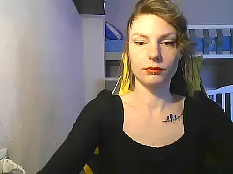 Snapshot of Feli_blue chatting on 02/18/25, 08:59 Feli blue online show from 02/18/25, 08:59