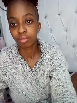 sexypetitexdoll23 online show from 12/14/24, 06:20