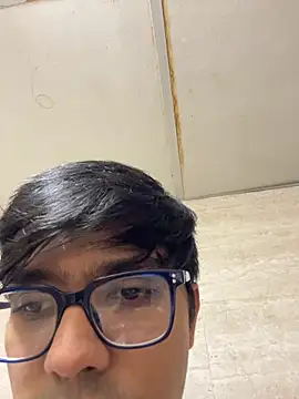 Snapshot of BoyzaraHatke chatting on 04/05/26, 02:47 BoyzaraHatke online show from 04/05/26, 02:47