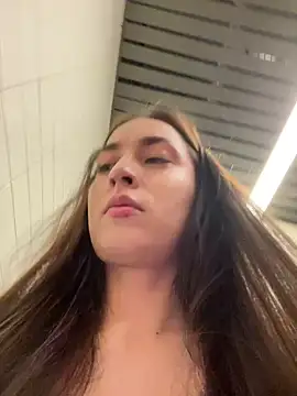 Snapshot of Holly_Play chatting on 01/24/25, 07:08 Holly Play online show from 01/24/25, 07:08