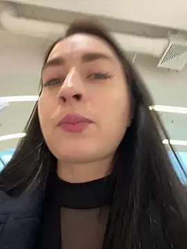 Snapshot of Holly_Play chatting on 01/27/25, 08:29 Holly Play online show from 01/27/25, 08:29