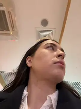 Snapshot of Holly_Play chatting on 02/10/25, 09:04 Holly Play online show from 02/10/25, 09:04